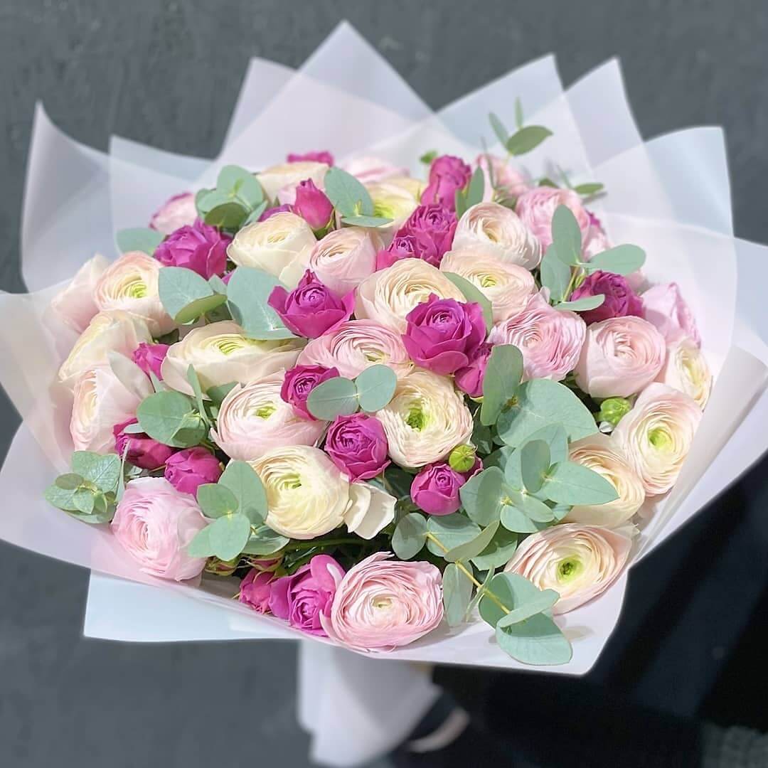 35 Белых Ранункулюсов